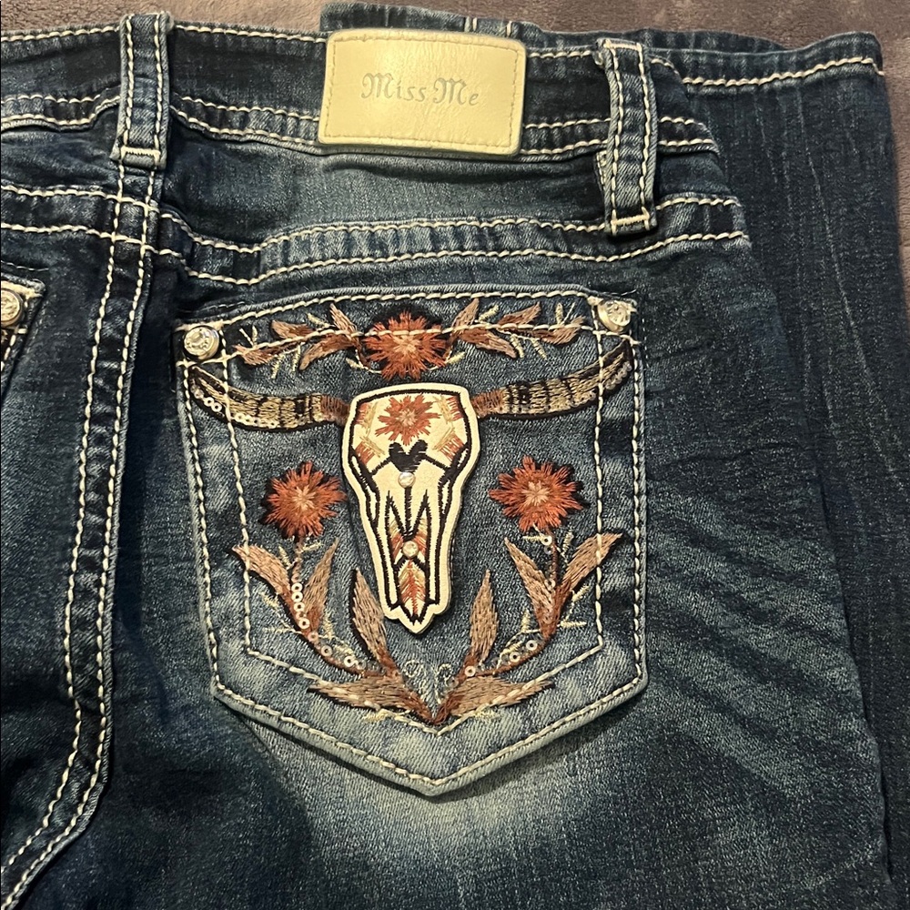 Miss Me Indigo Jeans with Floral Embroidery 28x32 - Picture 7 of 10